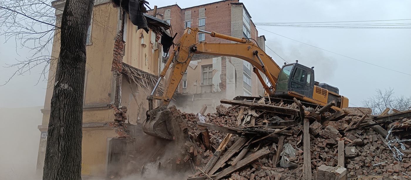 Услуги по сносу и демонтажу старых домов, строений и сооружений в Карпинске