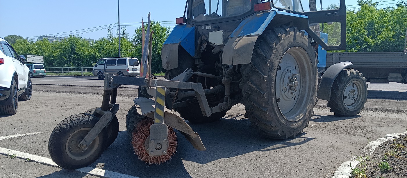 Услуги трактора с щеткой МТЗ в Екатеринбурге