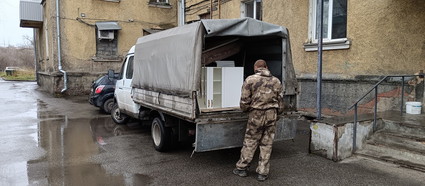 Квартирные перевозки. Погрузка мебели в Газель в Свердловской области